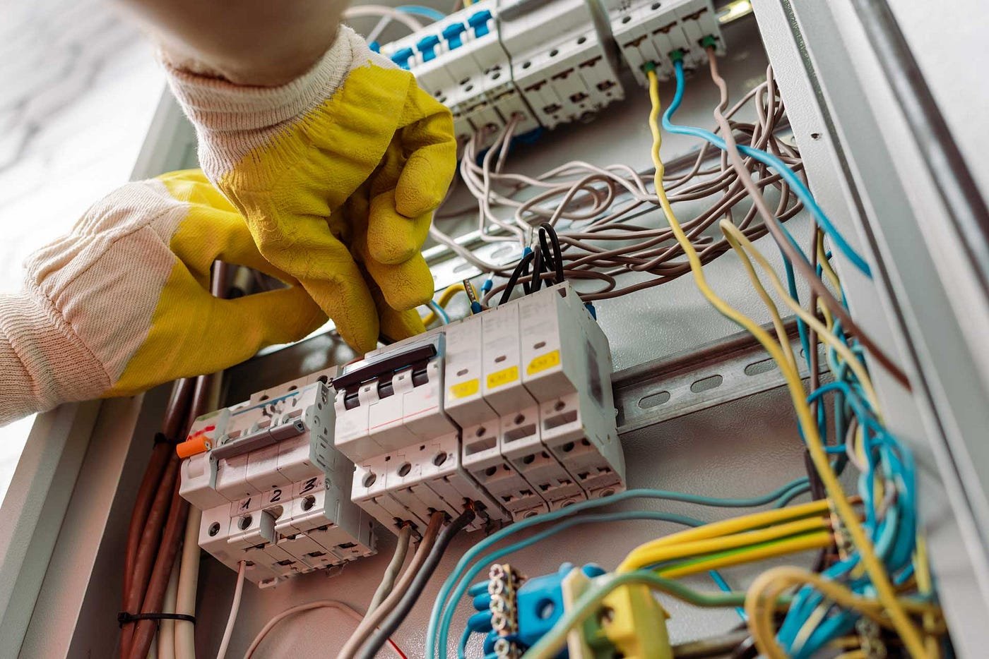 🏠⚡ الصيانة المنزلية الشاملة في المنطقة جدة: كيف تحافظ على منزلك وتوفر آلاف الريالات؟ 💰🔧